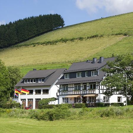 Отель Landhaus Zum Sorpetal Шмалленберг Экстерьер фото